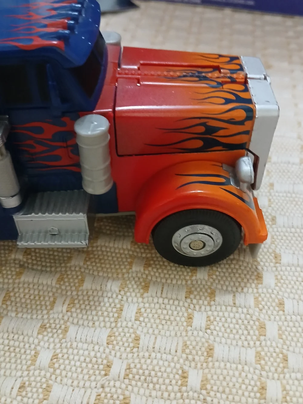 2010 - TRANSFORMERS - OPTIMUS PRIME HAULER Action Figure HASBRO